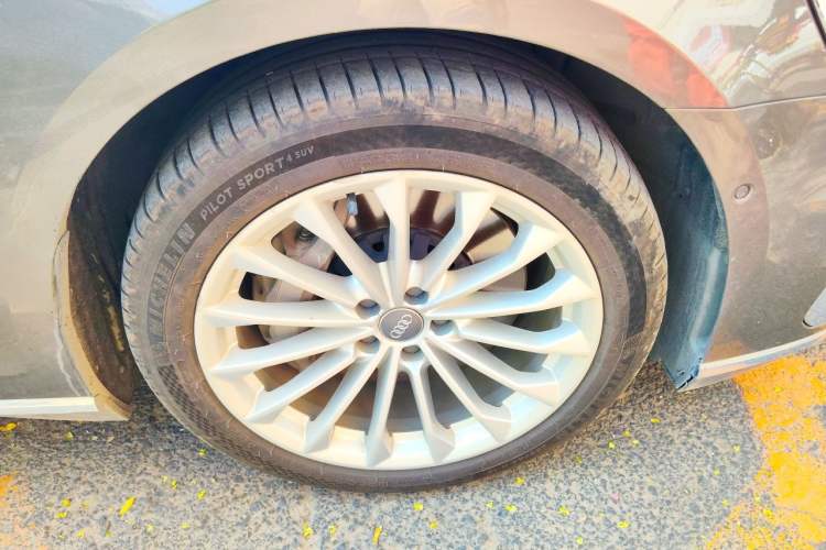 Used Audi A8 2018 A8L 55 TFSI quattro Launch Edition Elite Model Right Front Wheel Hub