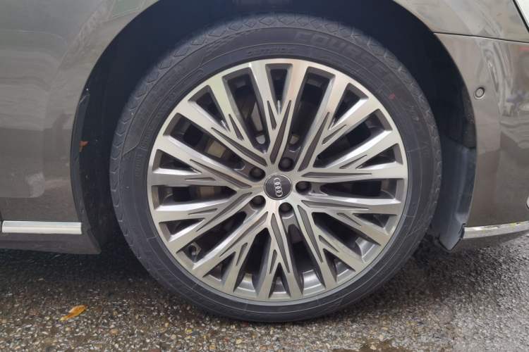Used Audi A8 2018 A8L 55 TFSI quattro Luxury Edition Right Front Wheel Hub