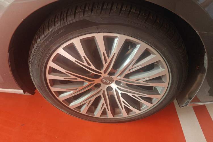 Used Audi A8 2018 A8L 55 TFSI quattro Luxury Edition Right Front Wheel Hub