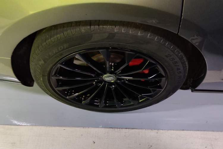 Used Audi A8 2018 A8L 55 TFSI quattro Launch Edition Elite Model Right Rear Wheel Hub