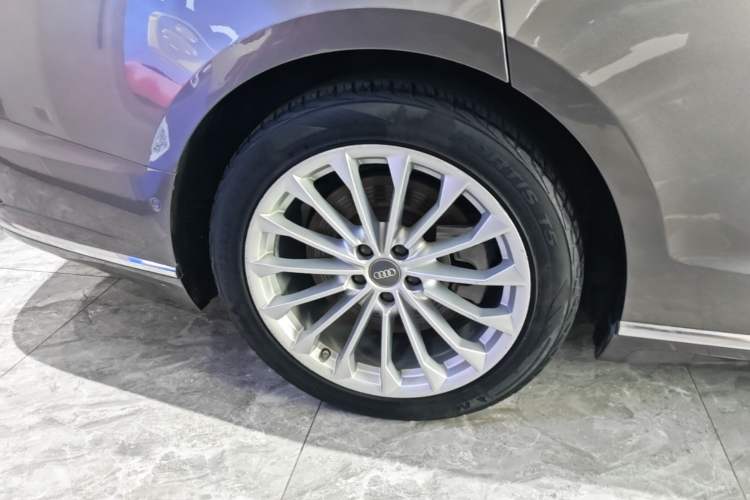 Used Audi A8 2018 A8L 55 TFSI quattro Launch Edition Elite Model Right Rear Wheel Hub