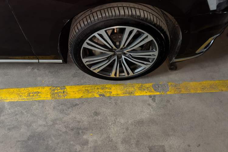 Used Audi A8 2018 A8L 55 TFSI quattro Launch Edition Prestige Model Right Front Wheel Hub