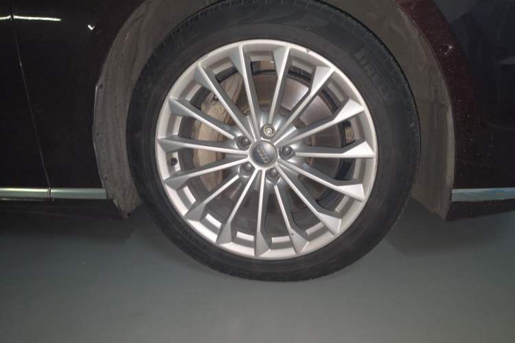 Used Audi A8 2018 A8L 55 TFSI quattro Launch Edition Prestige Model Right Front Wheel Hub