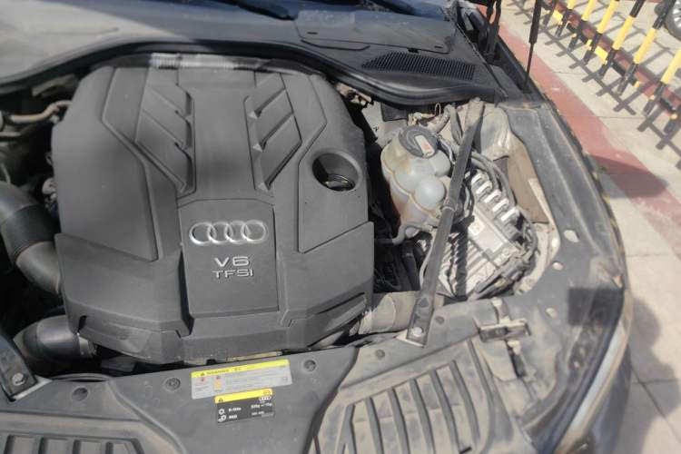 Used Audi A8 2018 A8L 55 TFSI quattro Luxury Edition Engine Bay Left