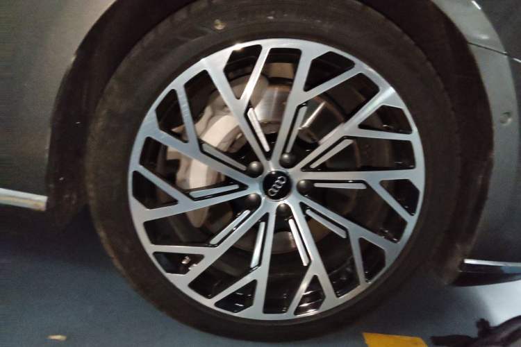 Used Audi A8 2018 A8L 55 TFSI quattro Launch Edition Prestige Model Right Front Wheel Hub