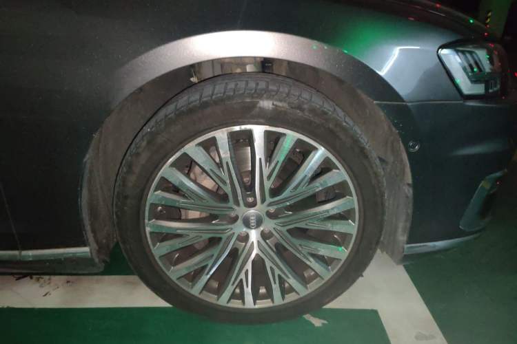 Used Audi A8 2018 A8L 55 TFSI quattro Luxury Edition Right Front Wheel Hub