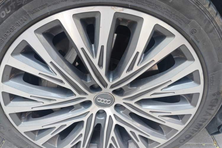 Used Audi A8 2018 A8L 55 TFSI quattro Luxury Edition Right Front Wheel Hub