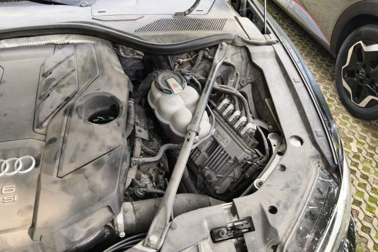 Used Audi A8  Engine Bay Left