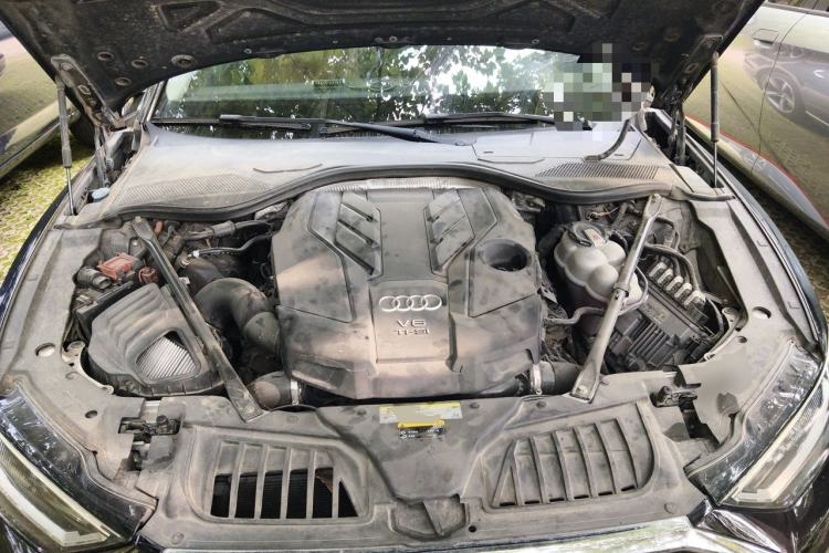 Used Audi A8  Engine Bay