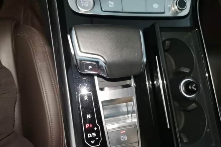 Used Audi A8 2019 Facelifted Plus A8L 50 TFSI quattro Comfort Version Gear Lever