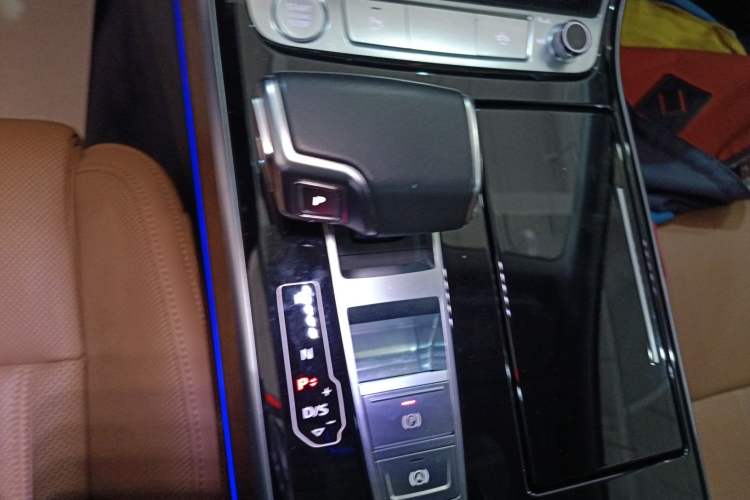 Used Audi A8 2019 Plus A8L 50 TFSI quattro Luxury Model Gear Lever