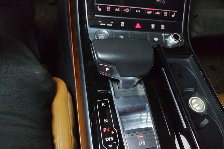 Used Audi A8 2019 Facelifted Plus A8L 55 TFSI quattro Luxury Edition Gear Lever