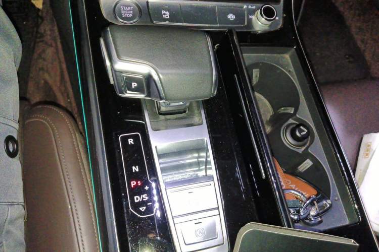 Used Audi A8 2019 Facelifted Plus A8L 50 TFSI quattro Comfort Version Gear Lever