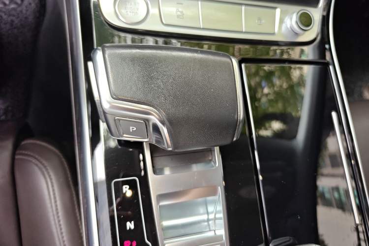 Used Audi A8 2019 Facelifted Plus A8L 50 TFSI quattro Comfort Version Gear Lever