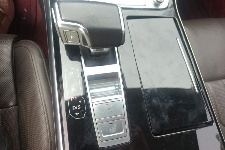 Used Audi A8 2019 Plus A8L 50 TFSI quattro Comfort Model Gear Lever