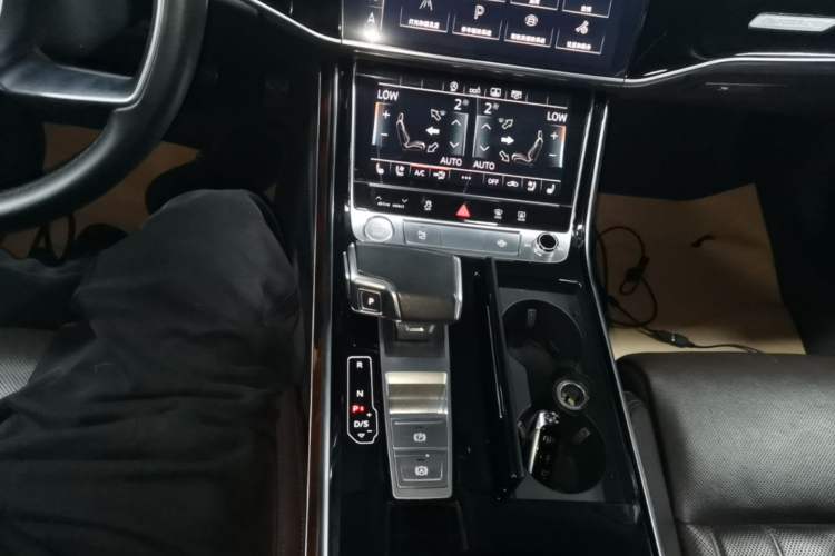 Used Audi A8 2019 Facelifted Plus A8L 50 TFSI quattro Luxury Edition Gear Lever