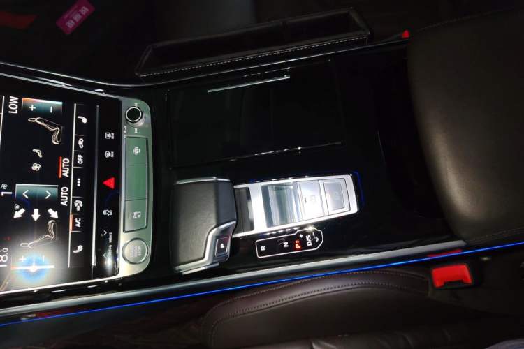 Used Audi A8 2019 Facelifted Plus A8L 50 TFSI quattro Comfort Version Gear Lever