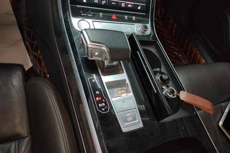 Used Audi A8 2019 Facelifted Plus A8L 50 TFSI quattro Comfort Version Gear Lever