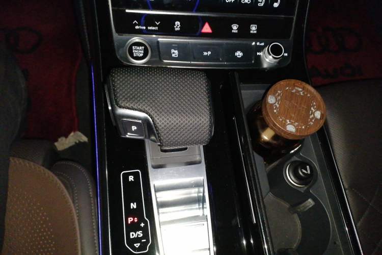 Used Audi A8 2019 Facelifted Plus A8L 55 TFSI quattro Luxury Edition Gear Lever