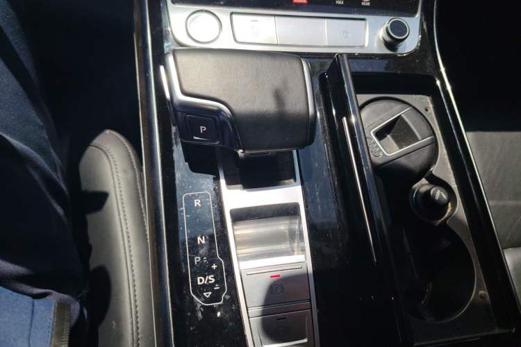 Used Audi A8 2019 Facelifted Plus A8L 50 TFSI quattro Comfort Version Gear Lever