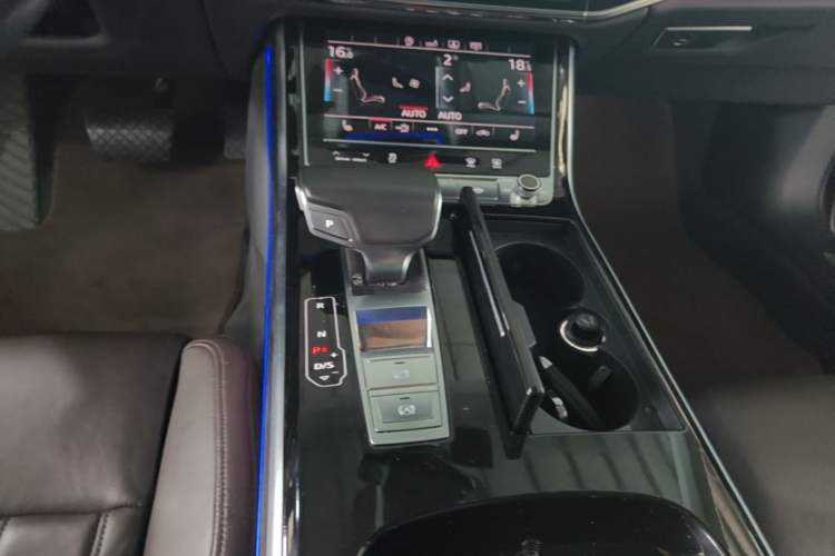 Used Audi A8 2019 Plus A8L 50 TFSI quattro Comfort Model Gear Lever
