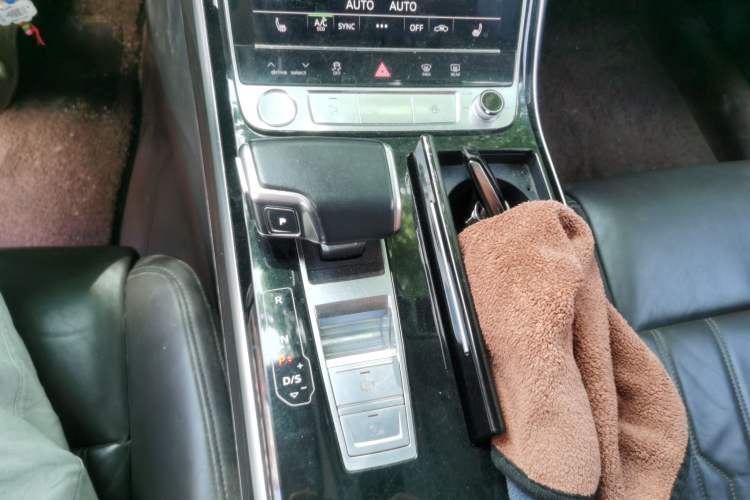 Used Audi A8 2019 Plus A8L 50 TFSI quattro Comfort Model Gear Lever