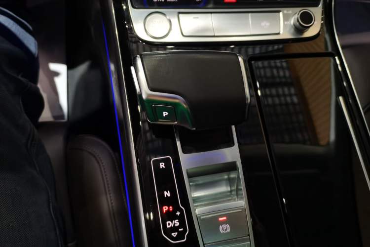 Used Audi A8 2019 Facelifted Plus A8L 50 TFSI quattro Comfort Version Gear Lever
