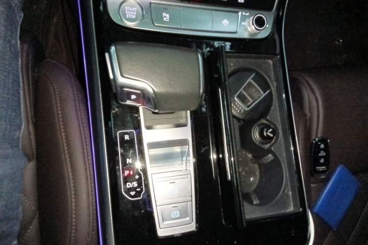 Used Audi A8 2019 Facelifted Plus A8L 50 TFSI quattro Comfort Version Gear Lever