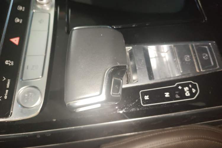 Used Audi A8 2019 Plus A8L 50 TFSI quattro Comfort Model Gear Lever