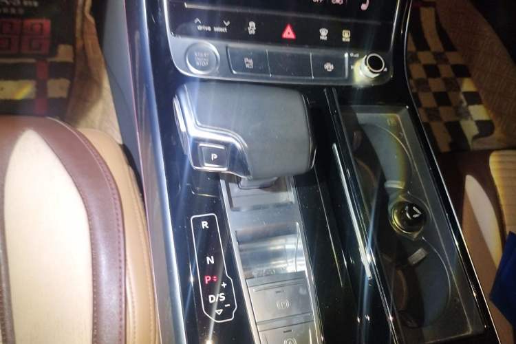 Used Audi A8 2019 Facelifted Plus A8L 50 TFSI quattro Comfort Version Gear Lever