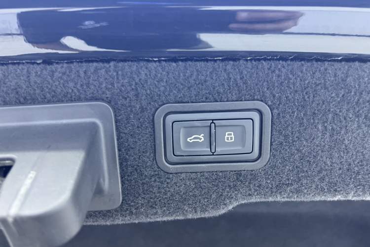 Used Audi A8 2019 Plus A8L 50 TFSI quattro Comfort Model Interior 1