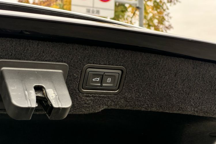 Used Audi A8 2019 Facelifted Plus A8L 50 TFSI quattro Comfort Version Interior 11