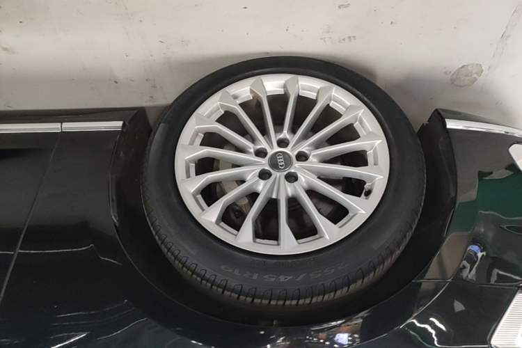 Used Audi A8 2019 Facelifted Plus A8L 50 TFSI quattro Comfort Version Left Front Wheel Hub