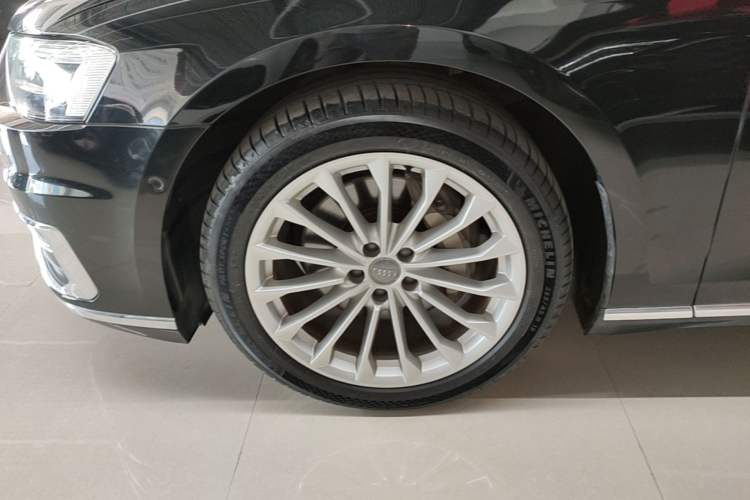 Used Audi A8 2019 Facelifted Plus A8L 50 TFSI quattro Comfort Version Left Front Wheel Hub