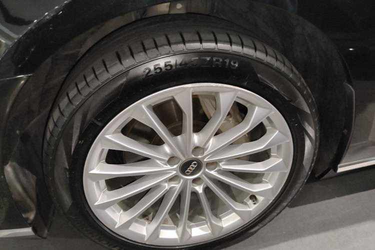 Used Audi A8 2019 Plus A8L 50 TFSI quattro Comfort Model Left Front Wheel Hub