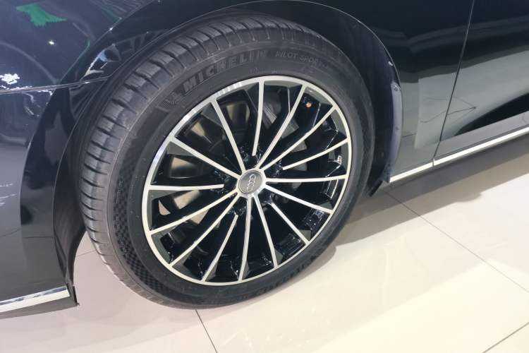 Used Audi A8 2019 Facelifted Plus A8L 50 TFSI quattro Comfort Version Left Front Wheel Hub