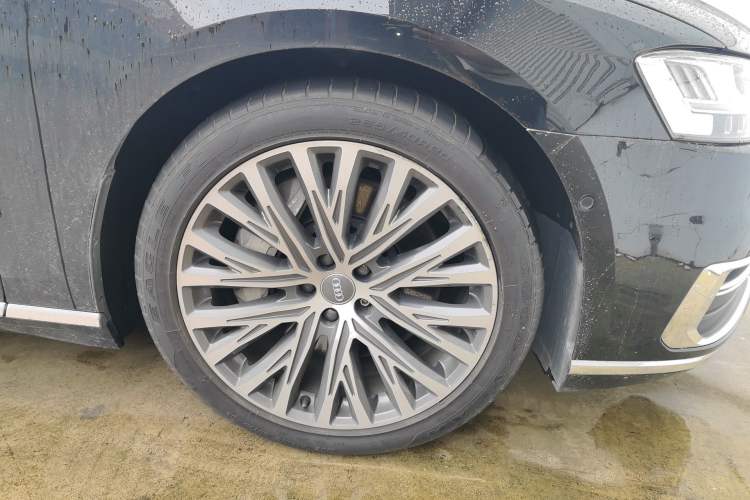 Used Audi A8 2019 A8L 55 TFSI quattro Luxury Model Right Front Wheel Hub