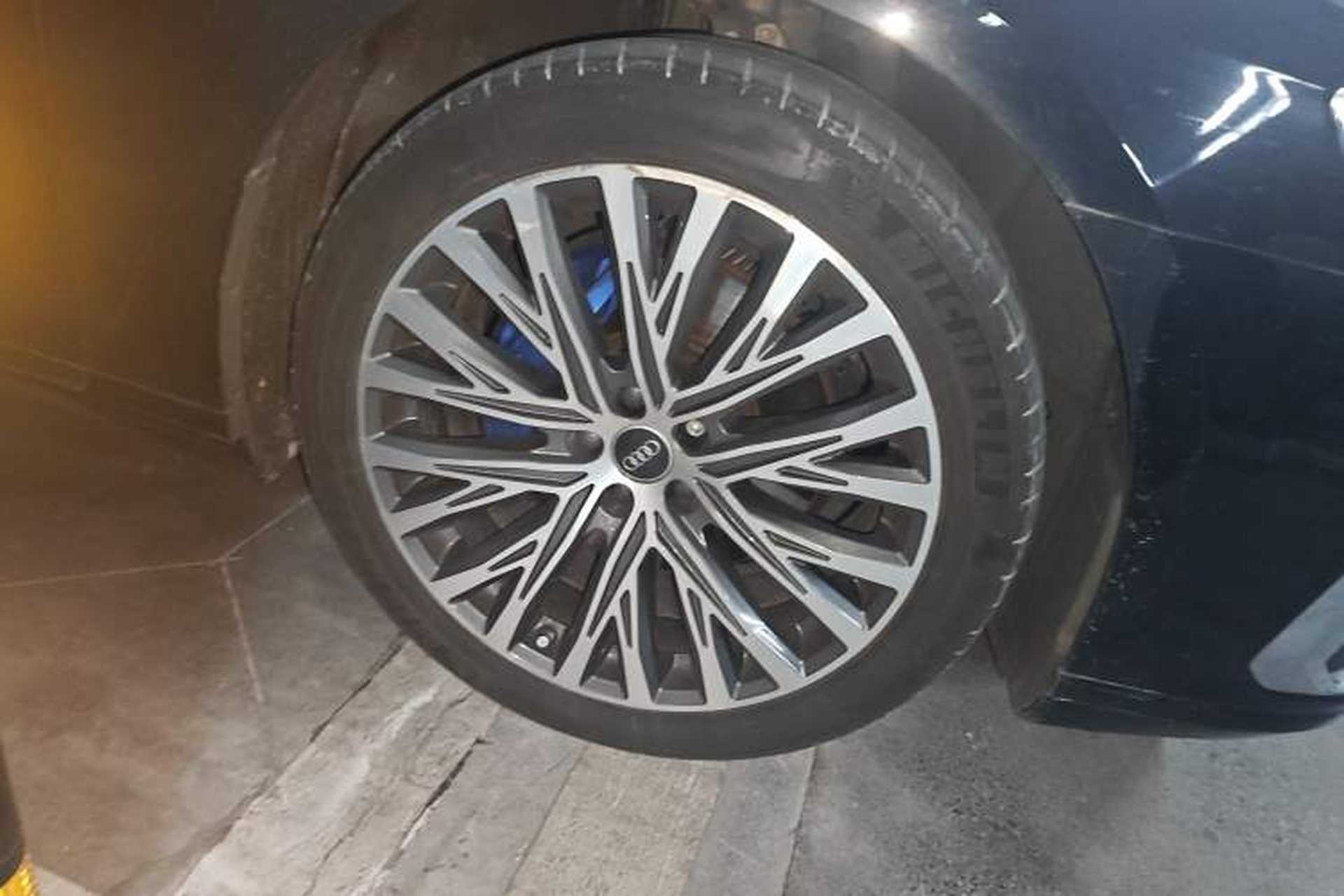 Used Audi A8 2019 A8L 50 TFSI quattro Comfort Model Right Front Wheel Hub