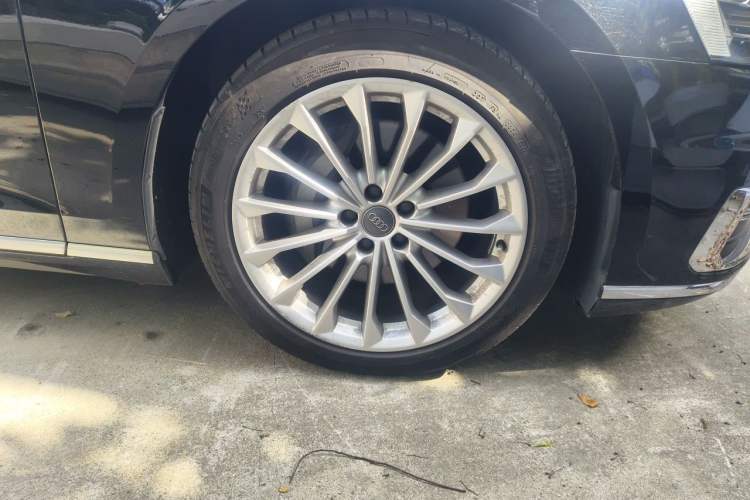 Used Audi A8 2019 Facelifted Plus A8L 50 TFSI quattro Comfort Version Right Front Wheel Hub