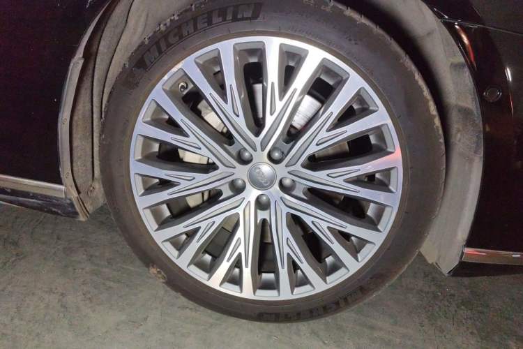 Used Audi A8 2019 Facelifted Plus A8L 55 TFSI quattro Luxury Edition Right Front Wheel Hub