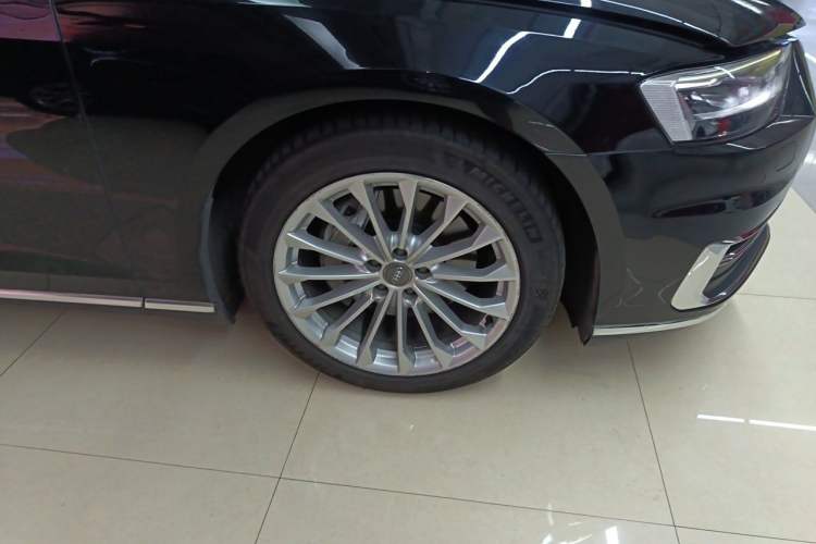 Used Audi A8 2019 A8L 50 TFSI quattro Comfort Model Right Front Wheel Hub