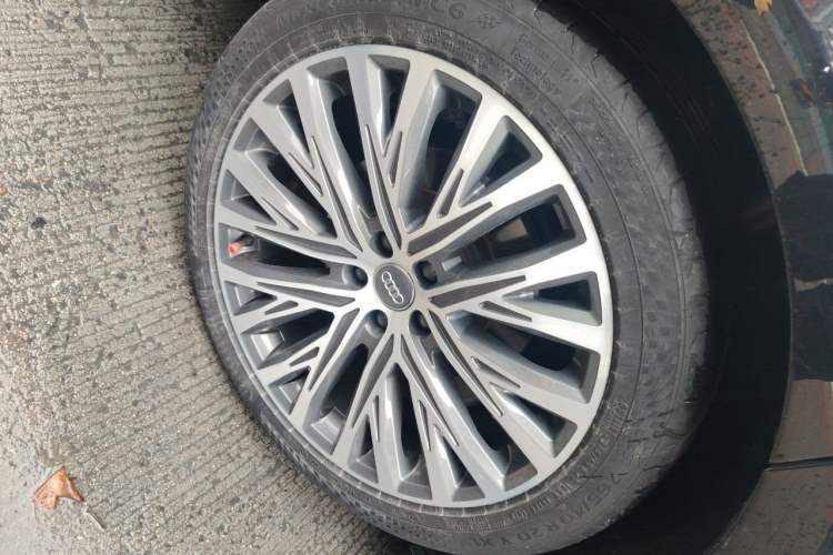 Used Audi A8 2019 Facelifted Plus A8L 50 TFSI quattro Luxury Edition Right Front Wheel Hub