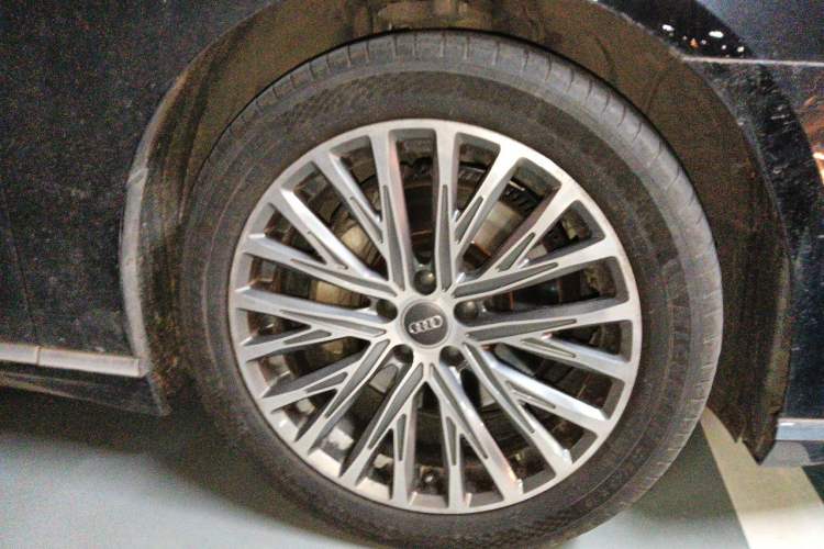 Used Audi A8 2019 Facelifted Plus A8L 50 TFSI quattro Comfort Version Right Front Wheel Hub