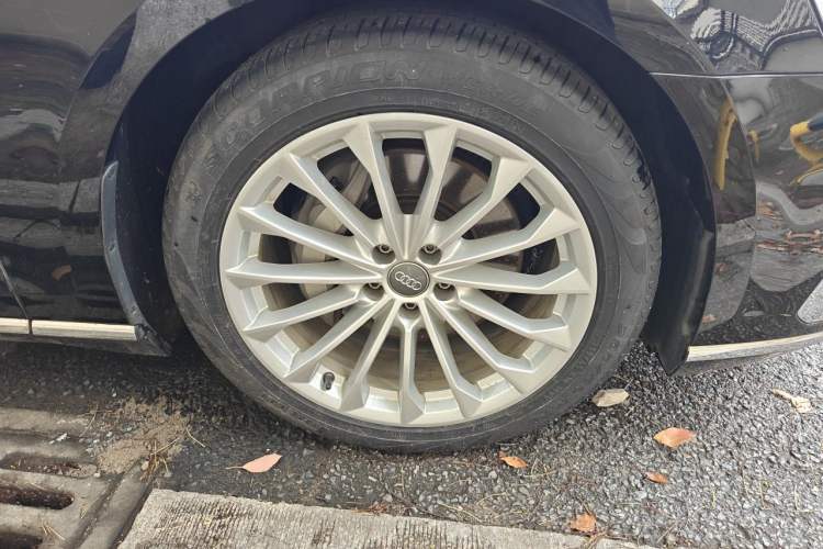 Used Audi A8 2019 Facelifted Plus A8L 50 TFSI quattro Comfort Version Right Front Wheel Hub