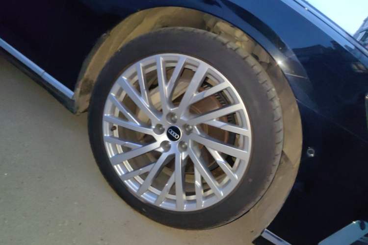 Used Audi A8 2019 Facelifted Plus A8L 50 TFSI quattro Comfort Version Right Front Wheel Hub