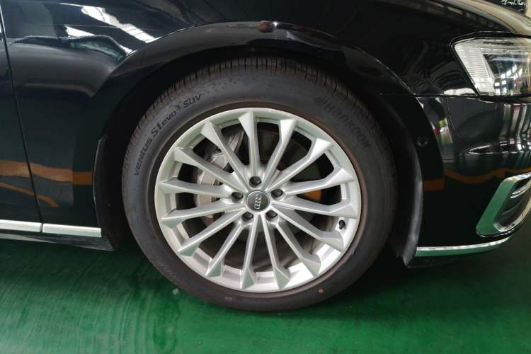 Used Audi A8 2019 Facelifted Plus A8L 50 TFSI quattro Comfort Version Right Front Wheel Hub