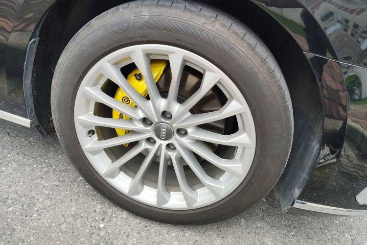 Used Audi A8 2019 Facelifted Plus A8L 50 TFSI quattro Comfort Version Right Front Wheel Hub