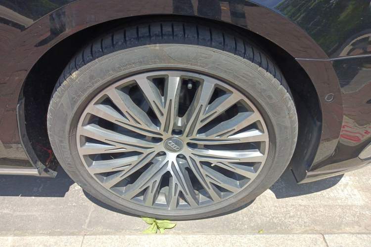 Used Audi A8 2019 Plus A8L 50 TFSI quattro Luxury Model Right Front Wheel Hub