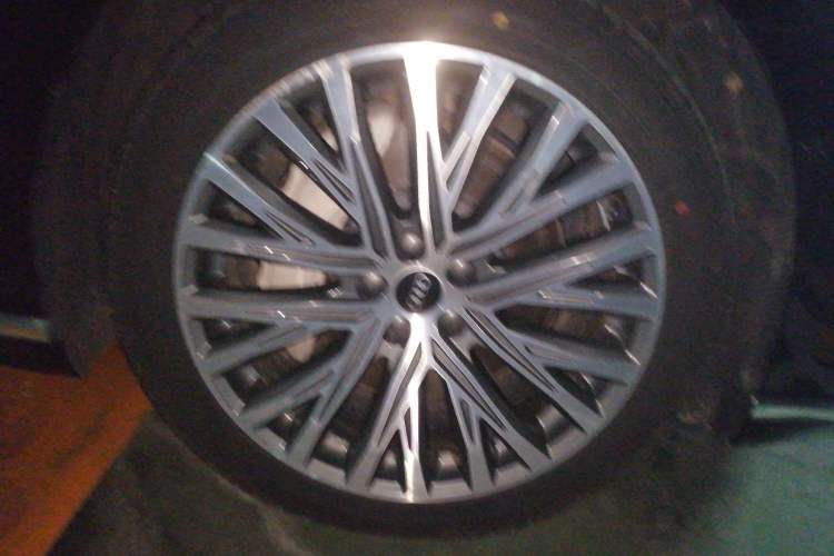 Used Audi A8 2019 Facelifted Plus A8L 55 TFSI quattro Luxury Edition Right Front Wheel Hub