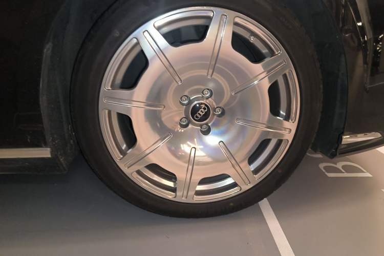 Used Audi A8 2019 Facelifted Plus A8L 50 TFSI quattro Comfort Version Right Front Wheel Hub